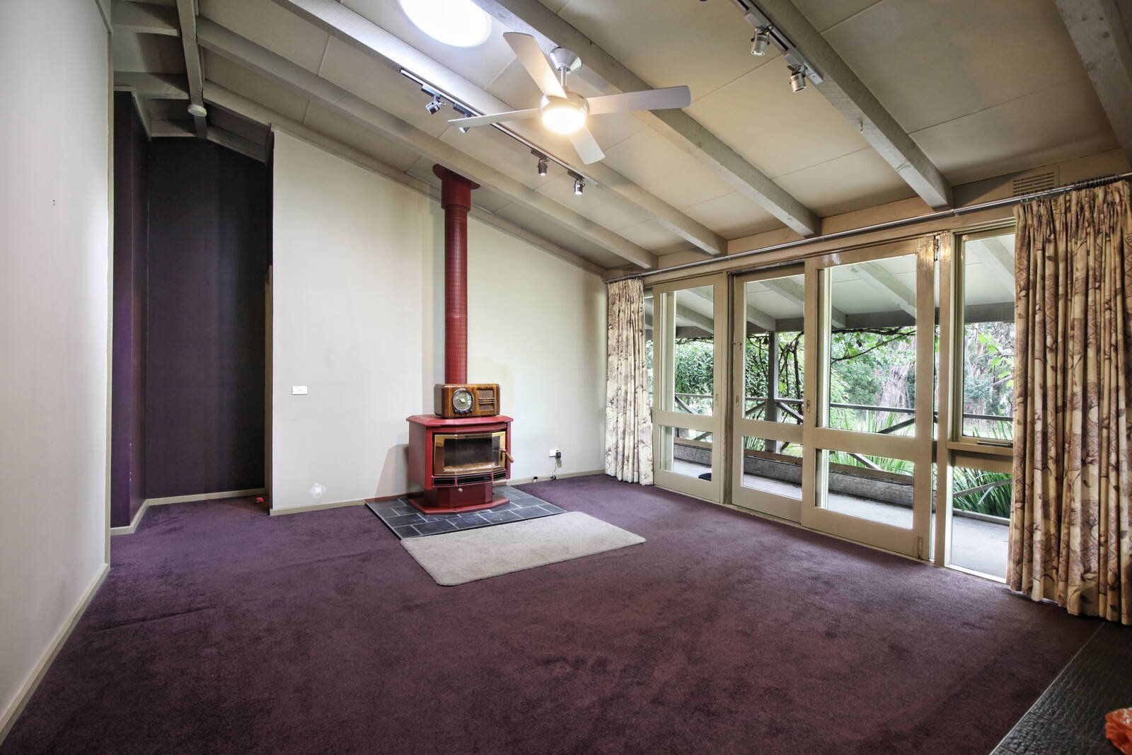 Real Estate and Property in 33 Lowry Drive, Woodend, VIC