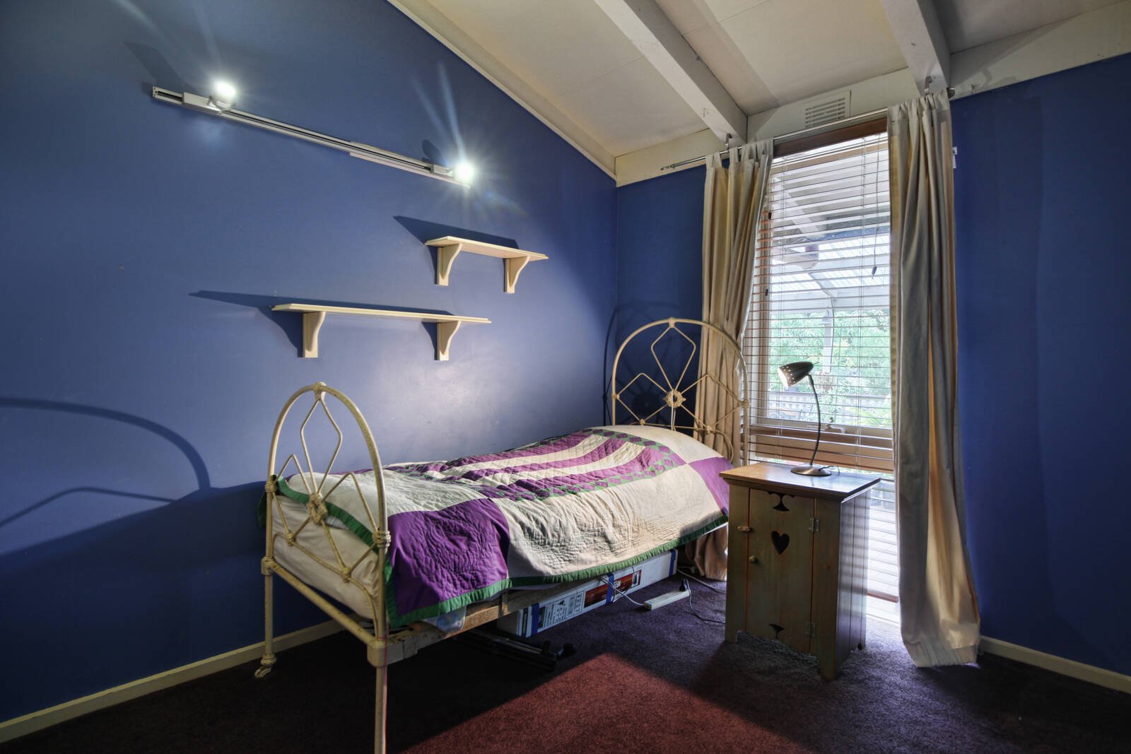 Real Estate and Property in 33 Lowry Drive, Woodend, VIC