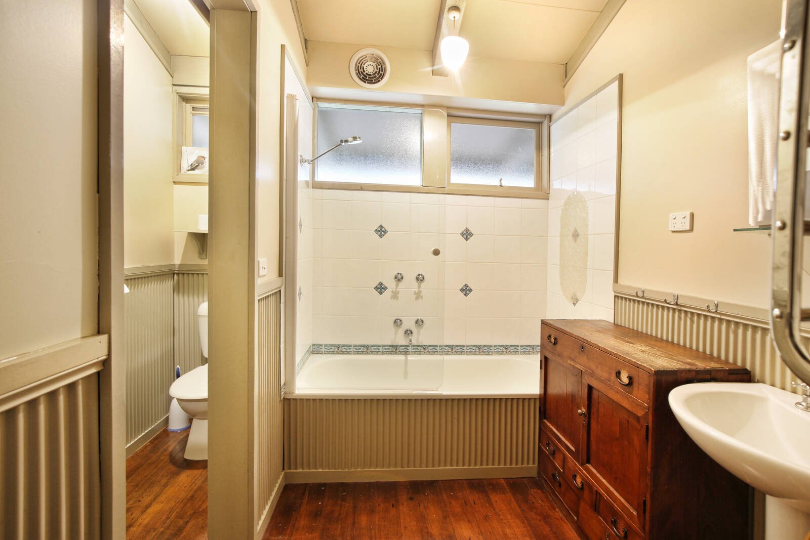 Real Estate and Property in 33 Lowry Drive, Woodend, VIC