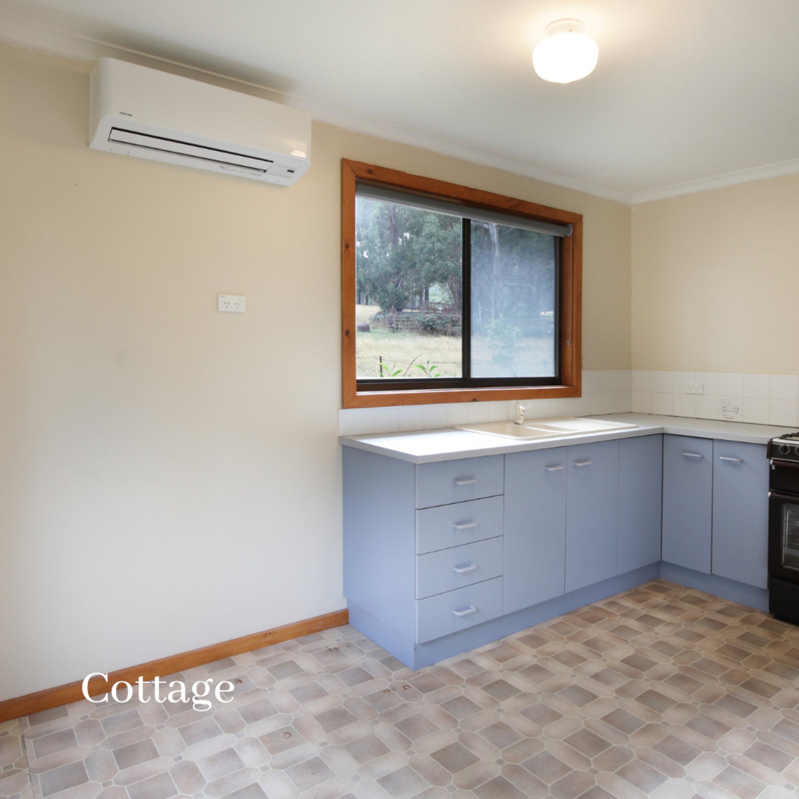 Real Estate and Property in 33 Lowry Drive, Woodend, VIC