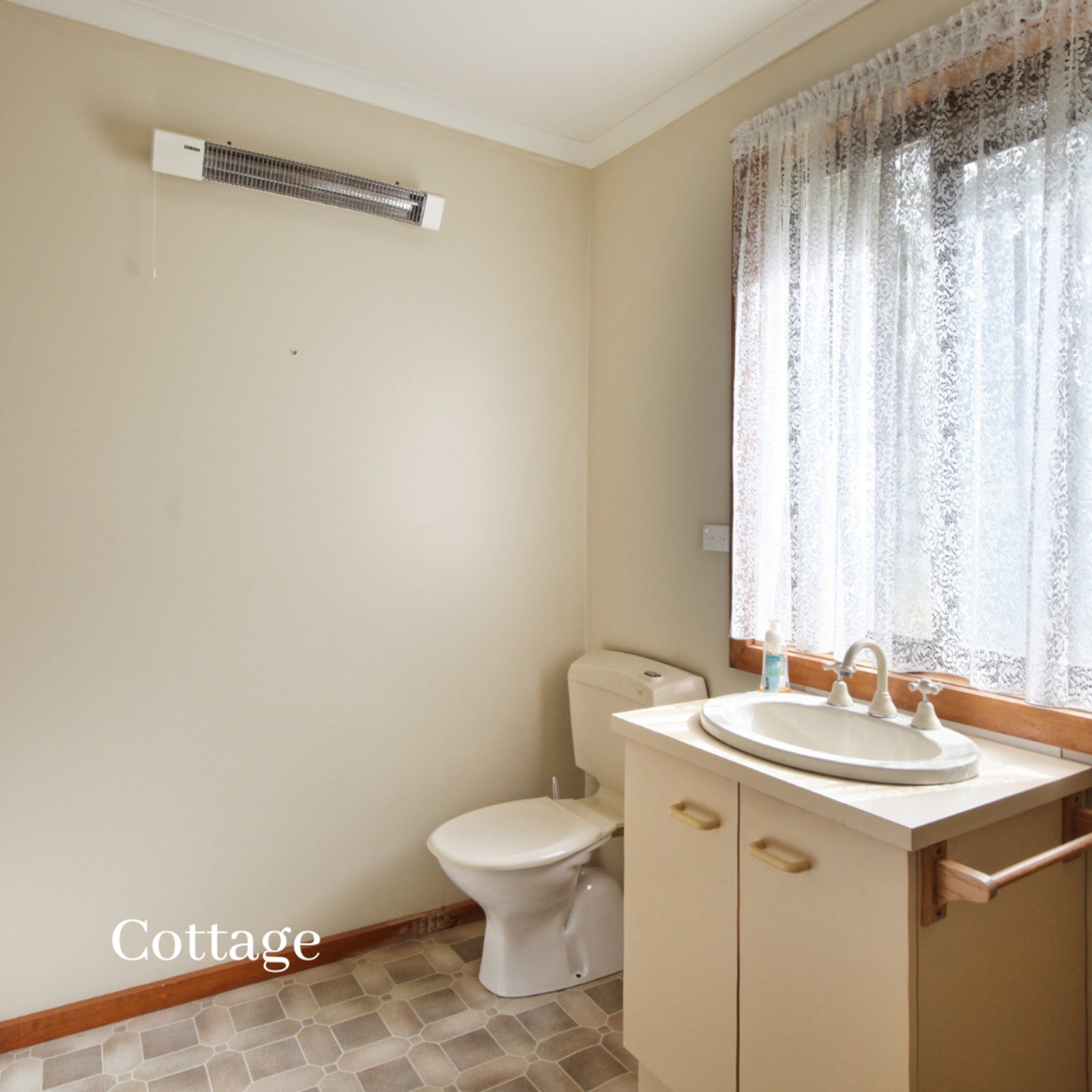 Real Estate and Property in 33 Lowry Drive, Woodend, VIC