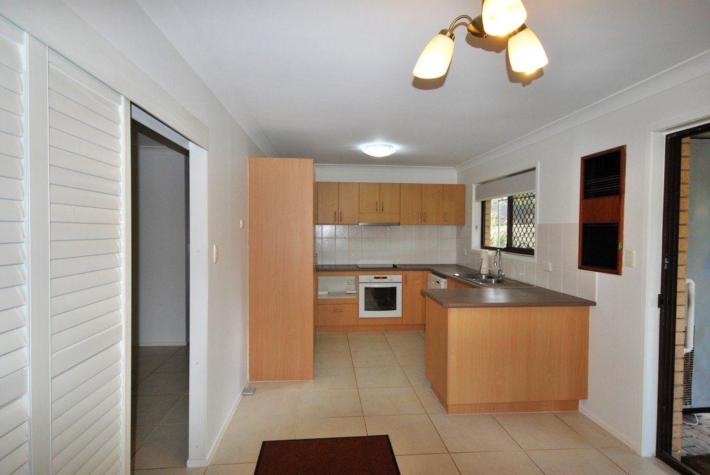 33 Mainsail Street CURRUMBIN WATERS 6