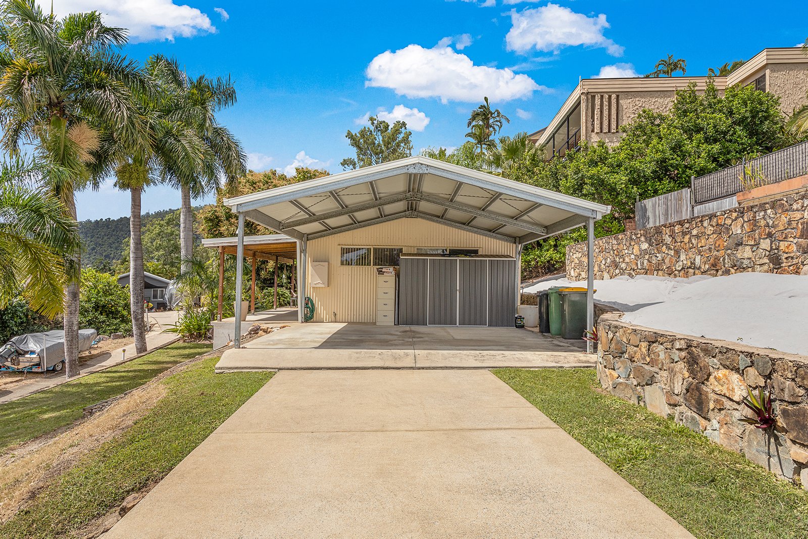 33 Manooka Drive CANNONVALE 3