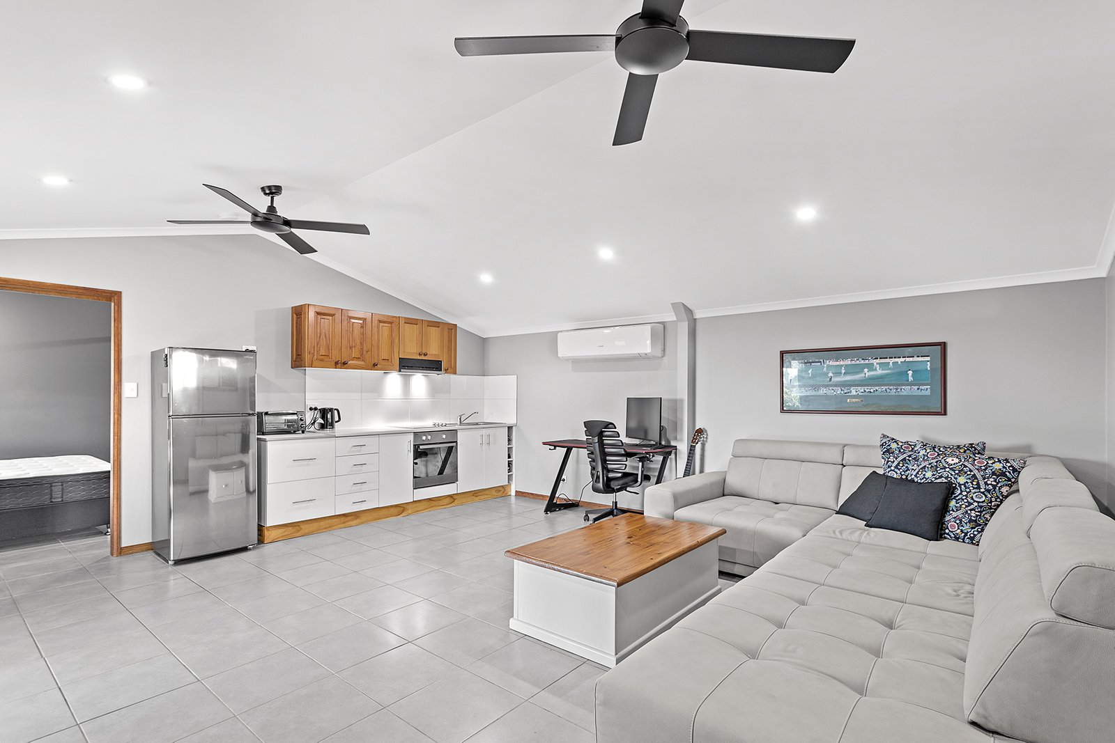 33 Manooka Drive CANNONVALE 4
