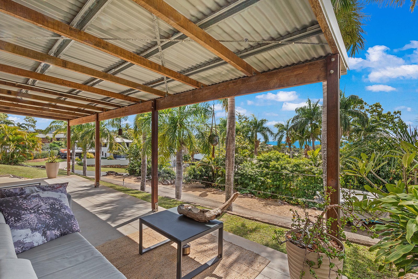 33 Manooka Drive CANNONVALE 2