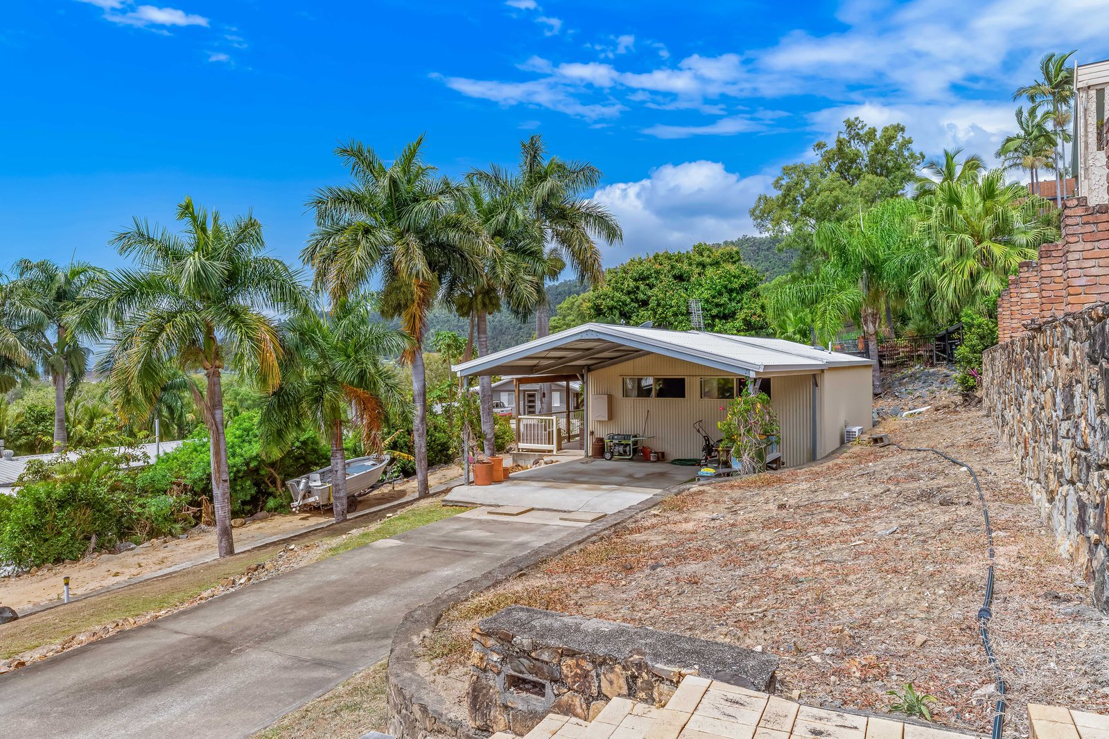 33 Manooka Drive CANNONVALE 3