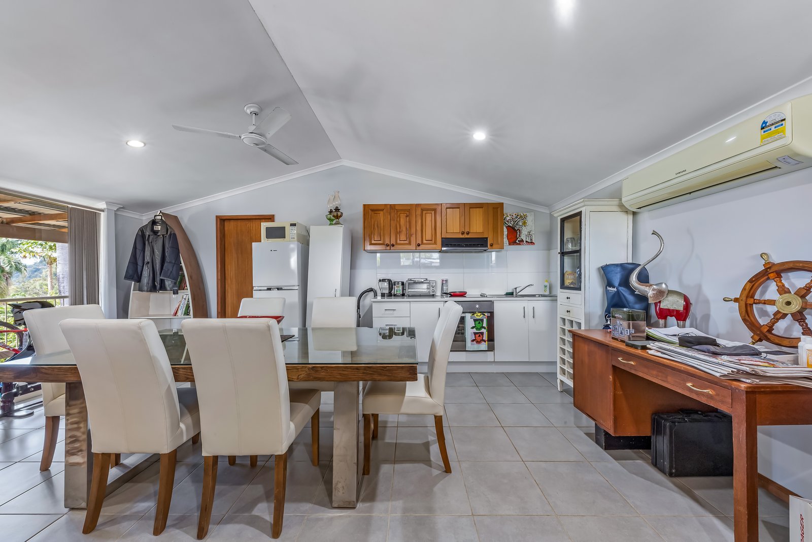 33 Manooka Drive CANNONVALE 6
