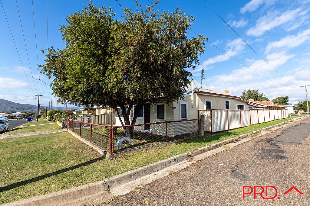 33 Margaret Street TAMWORTH 2