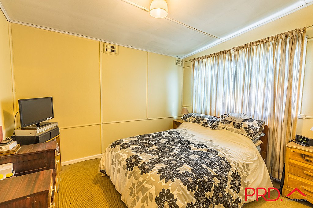 33 Margaret Street TAMWORTH 9