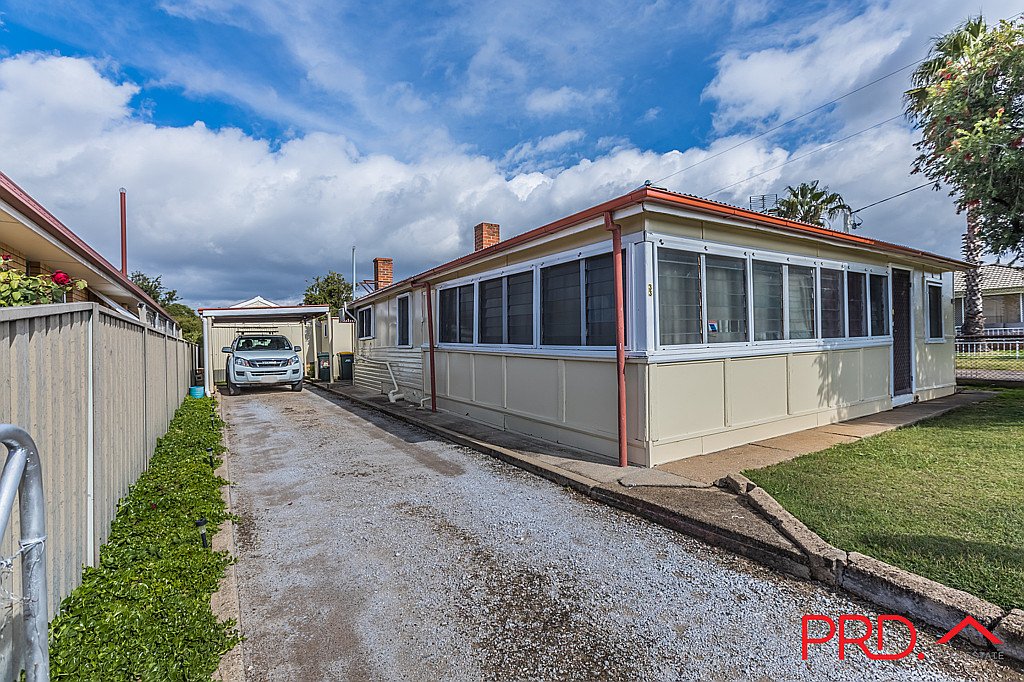 33 Margaret Street TAMWORTH 12