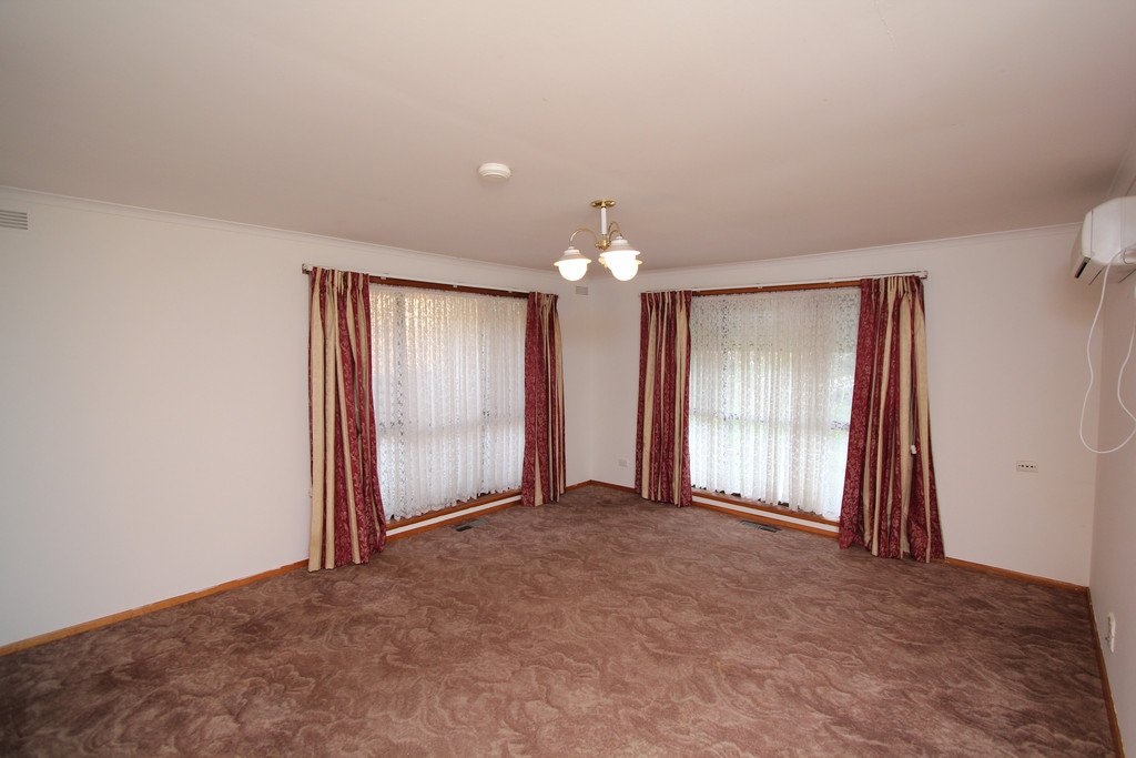 33 McNulty Drive WENDOUREE 2