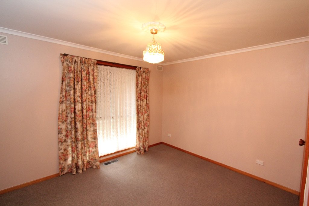 33 McNulty Drive WENDOUREE 8