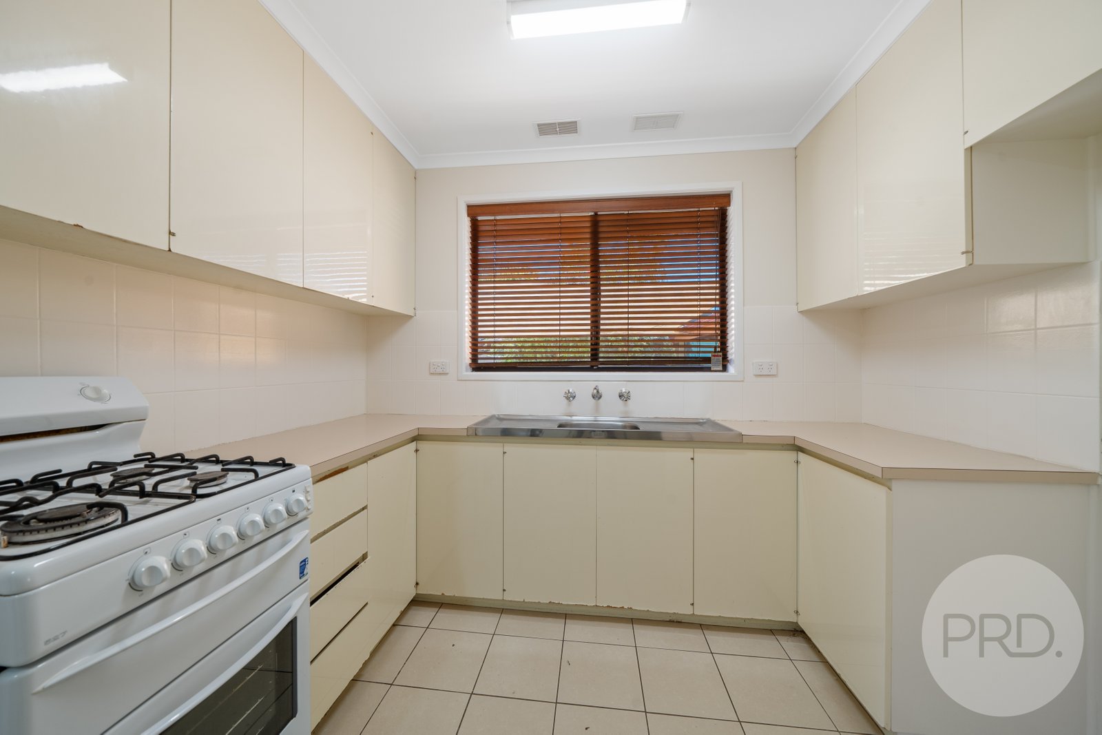 33 Melkin Avenue GLENFIELD PARK 4