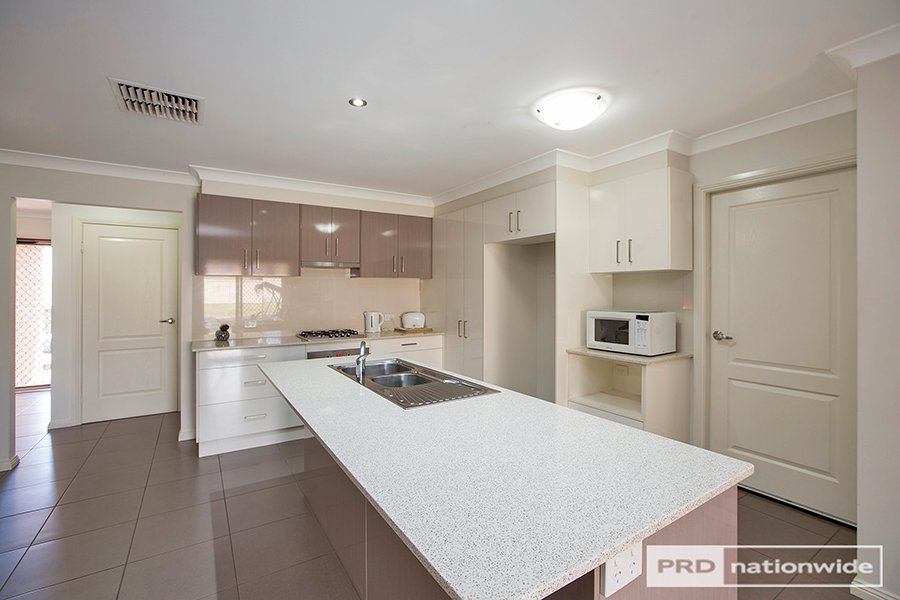 33 Milburn Road TAMWORTH 3