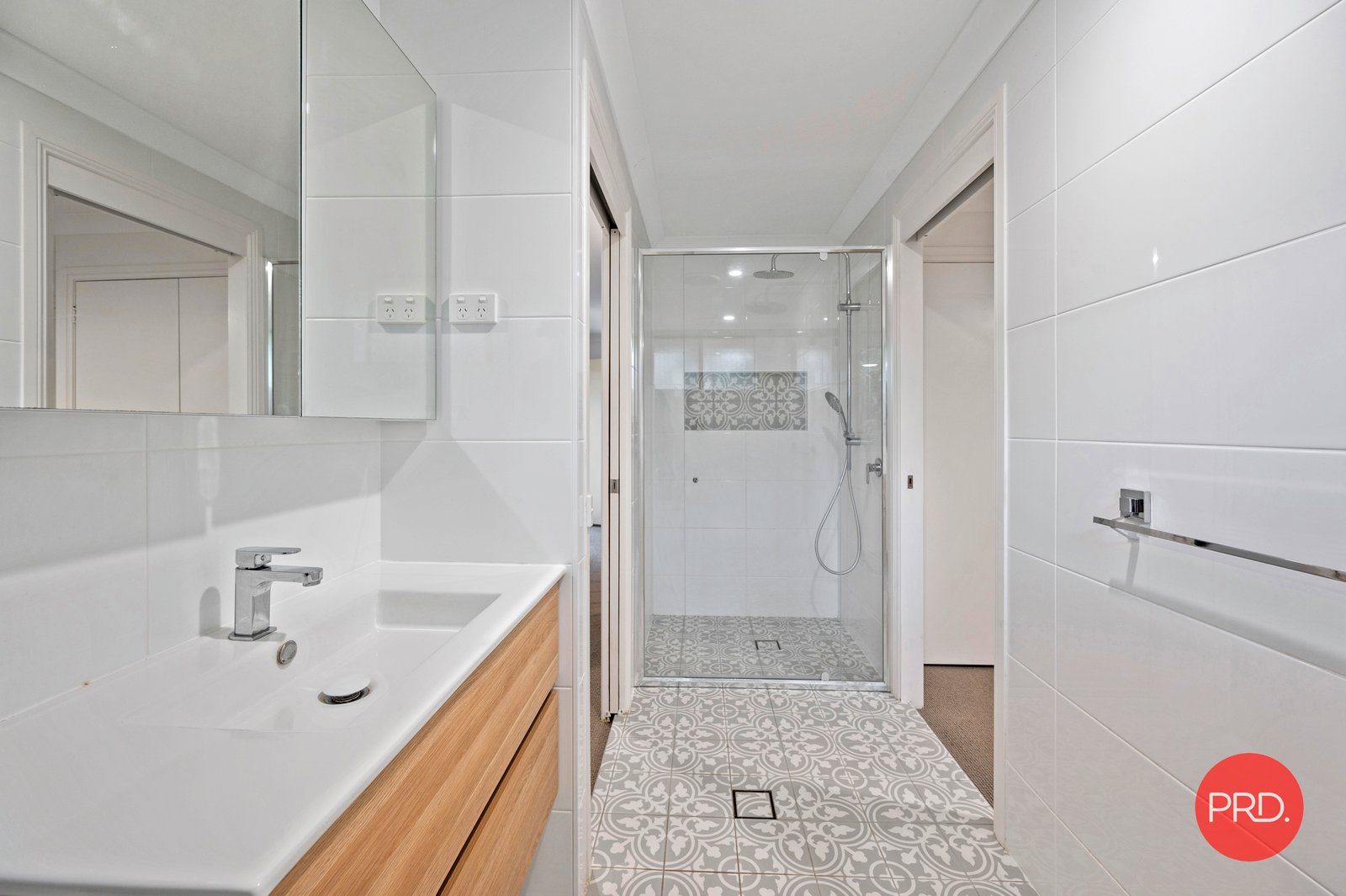 3/3 Miranda Place KORORA 18