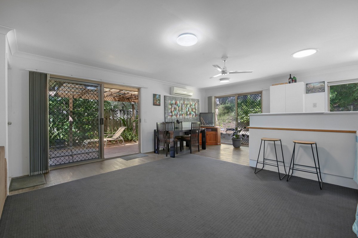 33 Montezuma Drive BURLEIGH WATERS 4