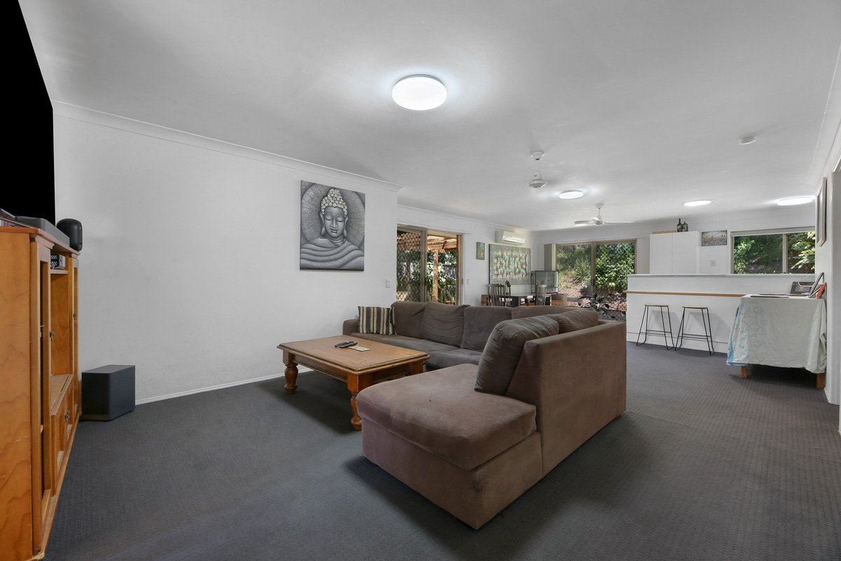 33 Montezuma Drive BURLEIGH WATERS 5