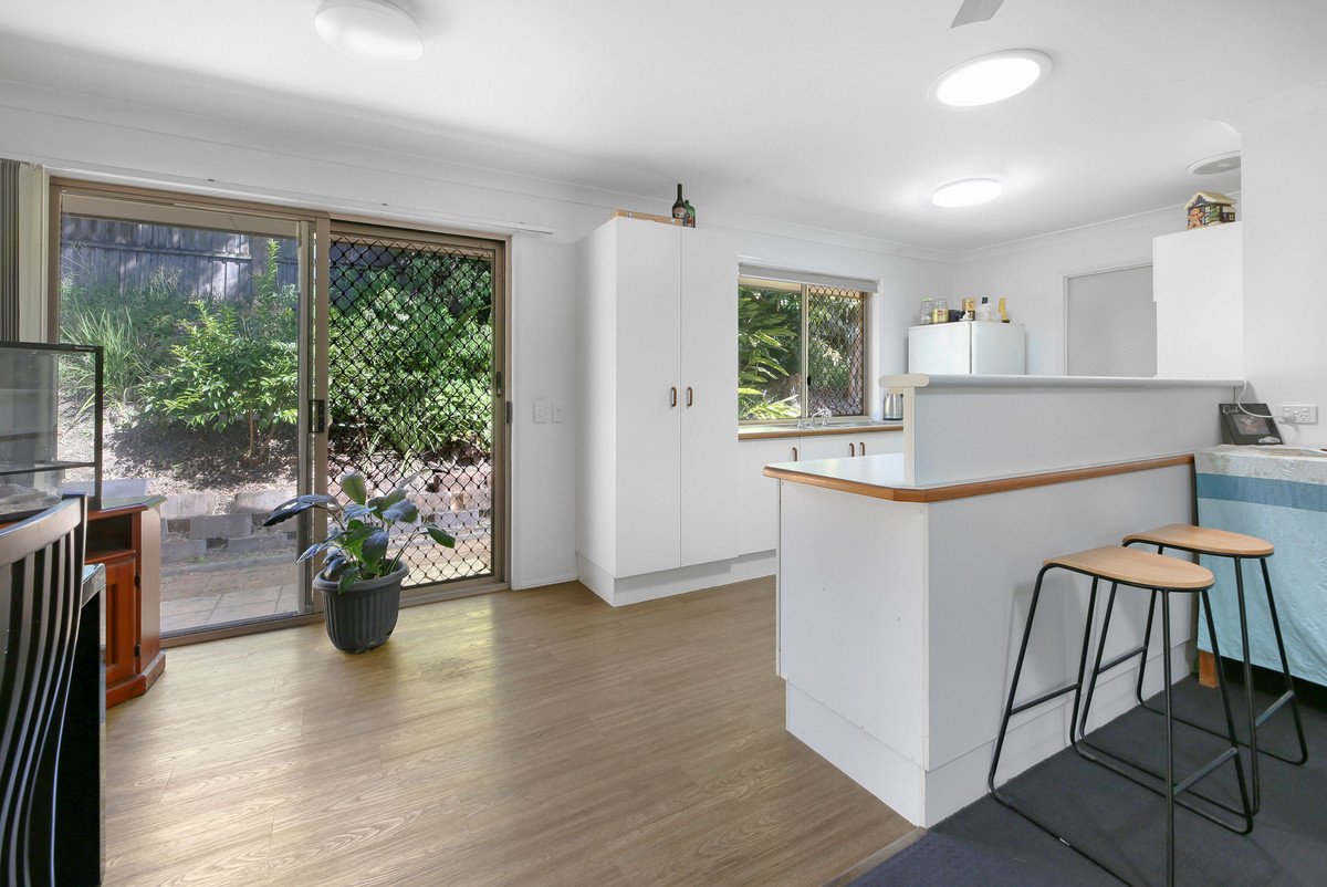 33 Montezuma Drive BURLEIGH WATERS 6