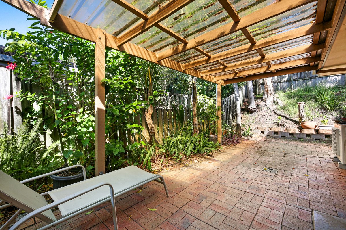 33 Montezuma Drive BURLEIGH WATERS 8