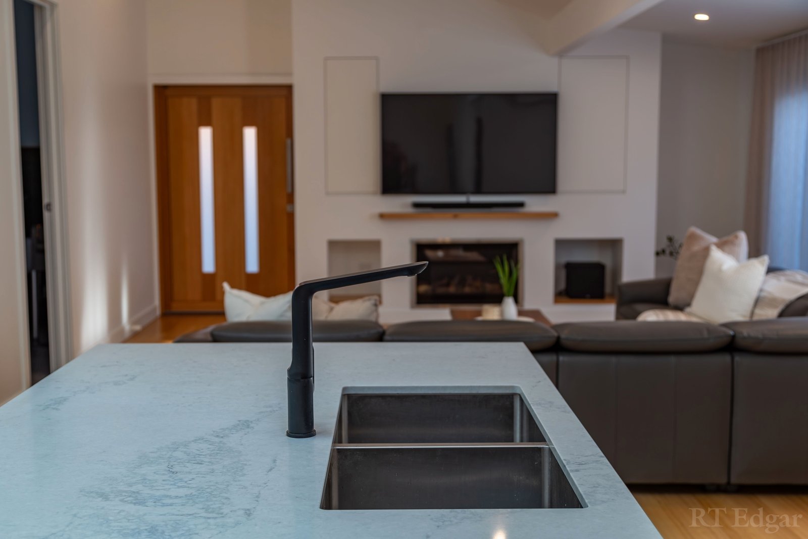 Real Estate and Property in 33 Mountain View Road, Mount Eliza, VIC