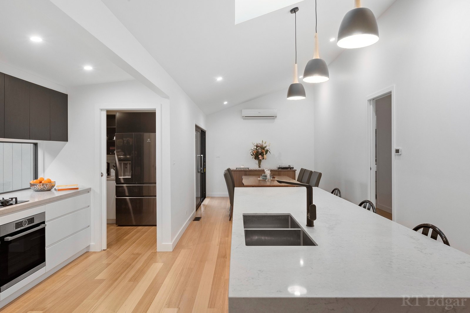 Real Estate and Property in 33 Mountain View Road, Mount Eliza, VIC