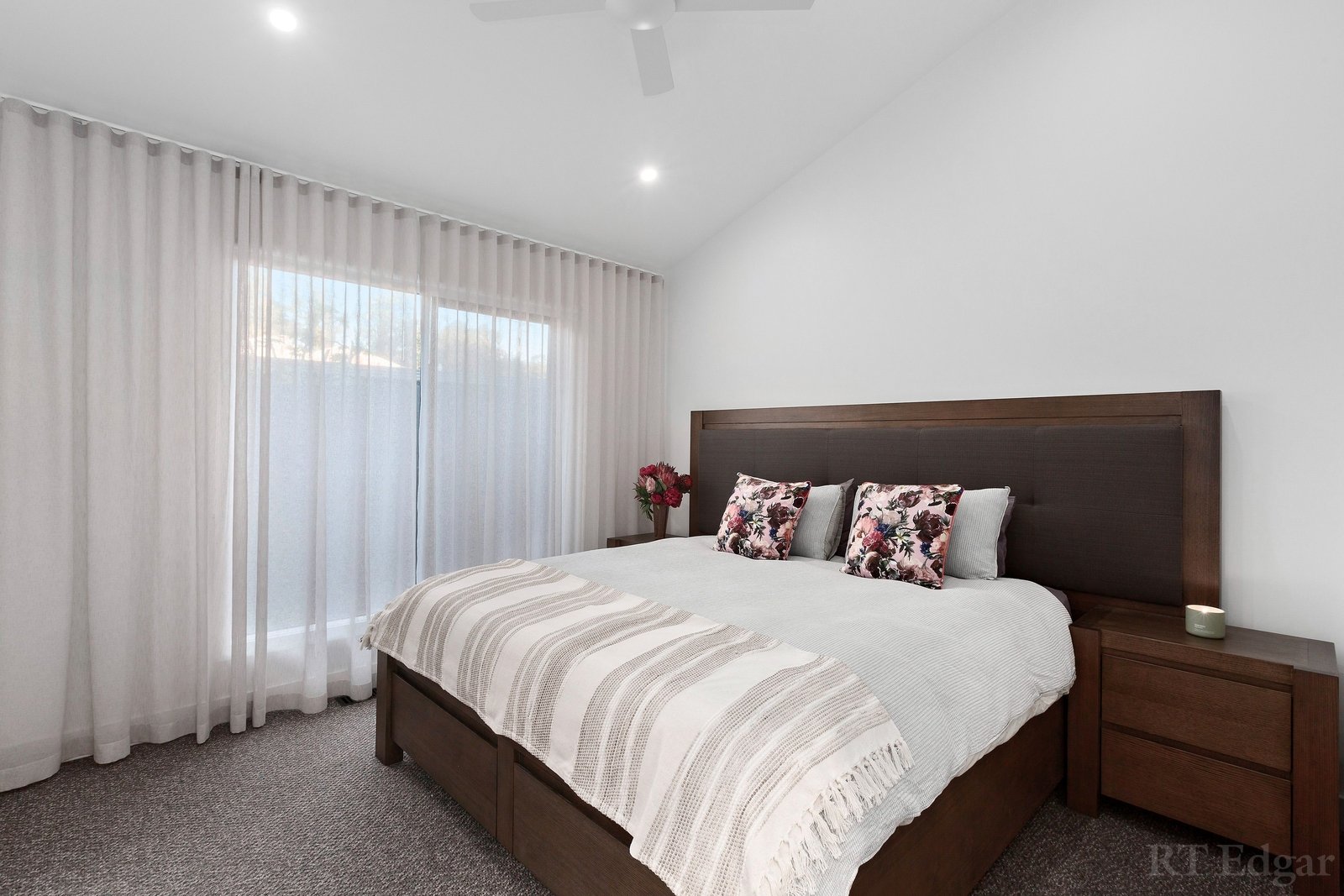 Real Estate and Property in 33 Mountain View Road, Mount Eliza, VIC