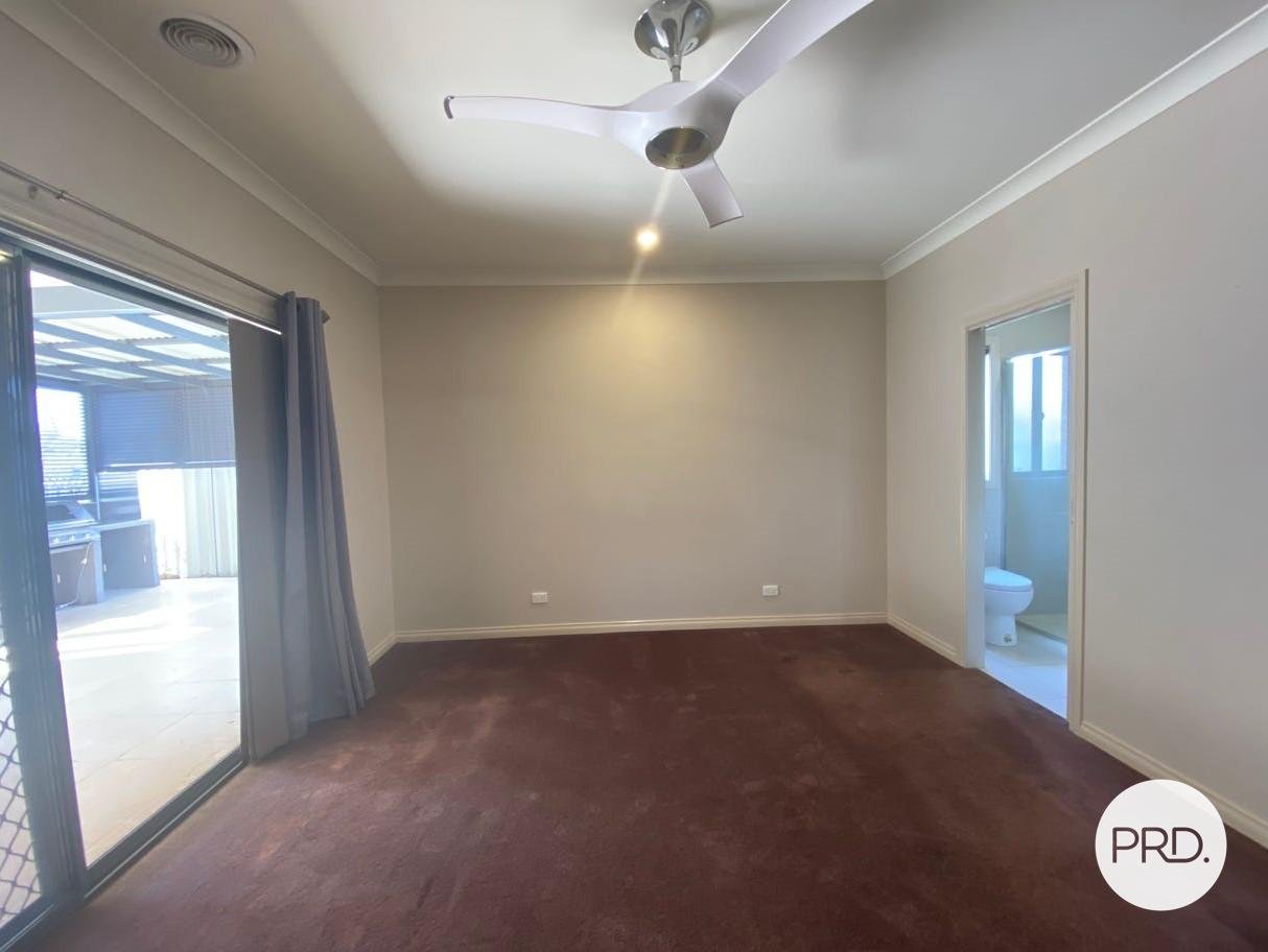 33 Mountain Way LAVINGTON 2
