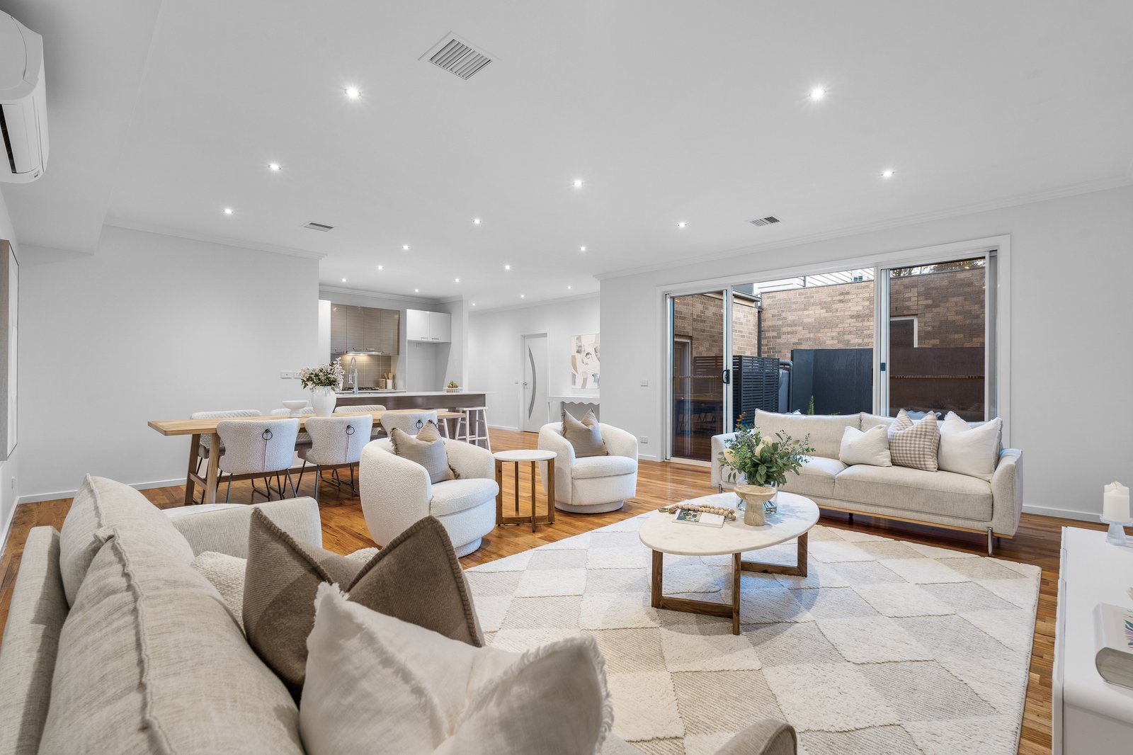 Gallery: 33 Mulsanne Way