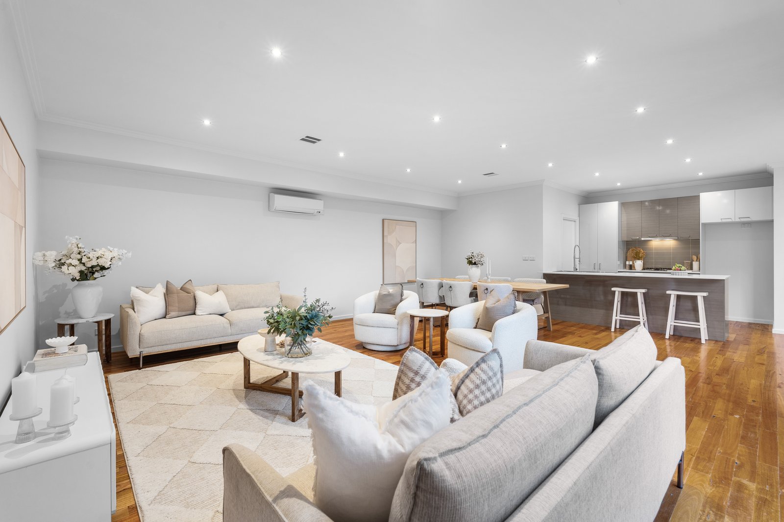 Gallery: 33 Mulsanne Way