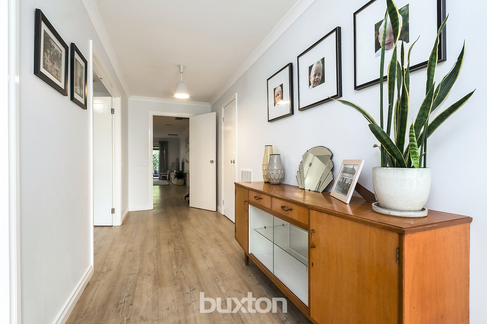 Gallery: 33 Oakwood Crescent