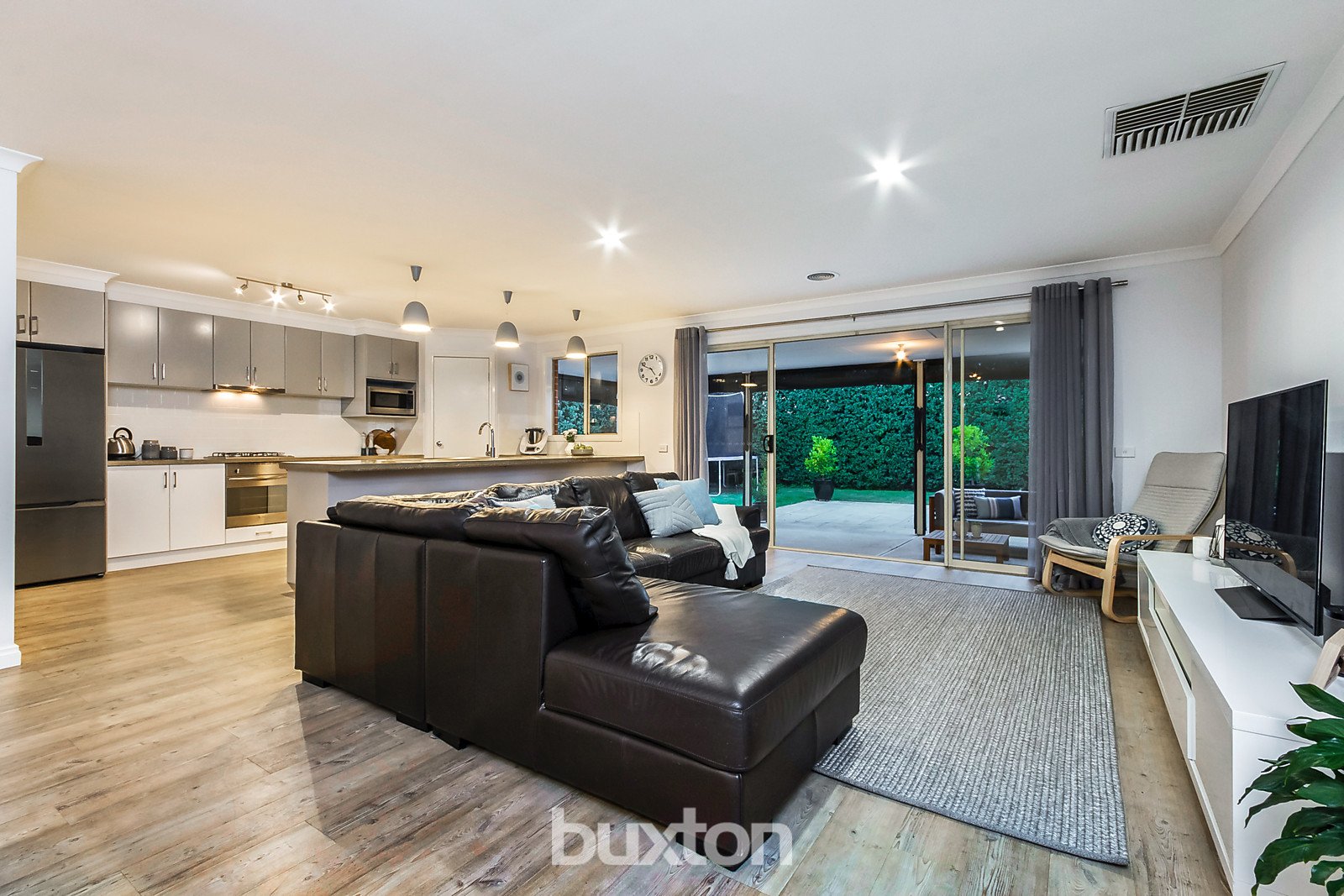 Gallery: 33 Oakwood Crescent