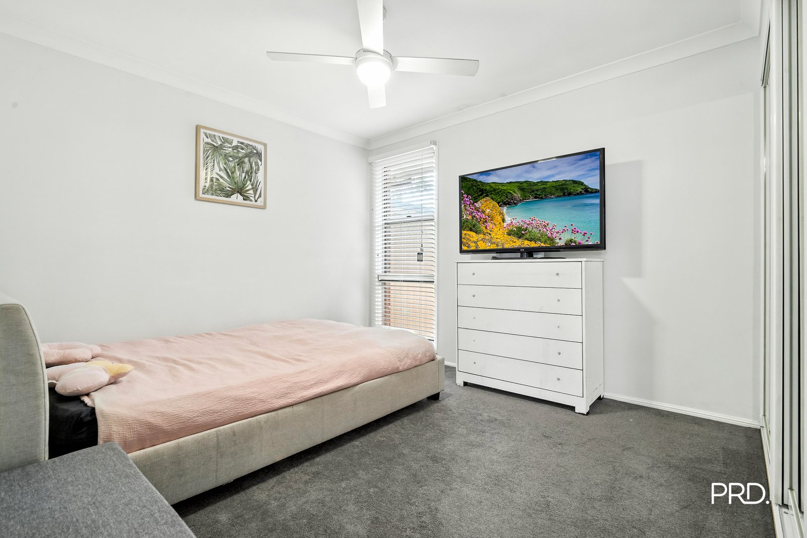 33 Pardalote Place Glenmore Park 2