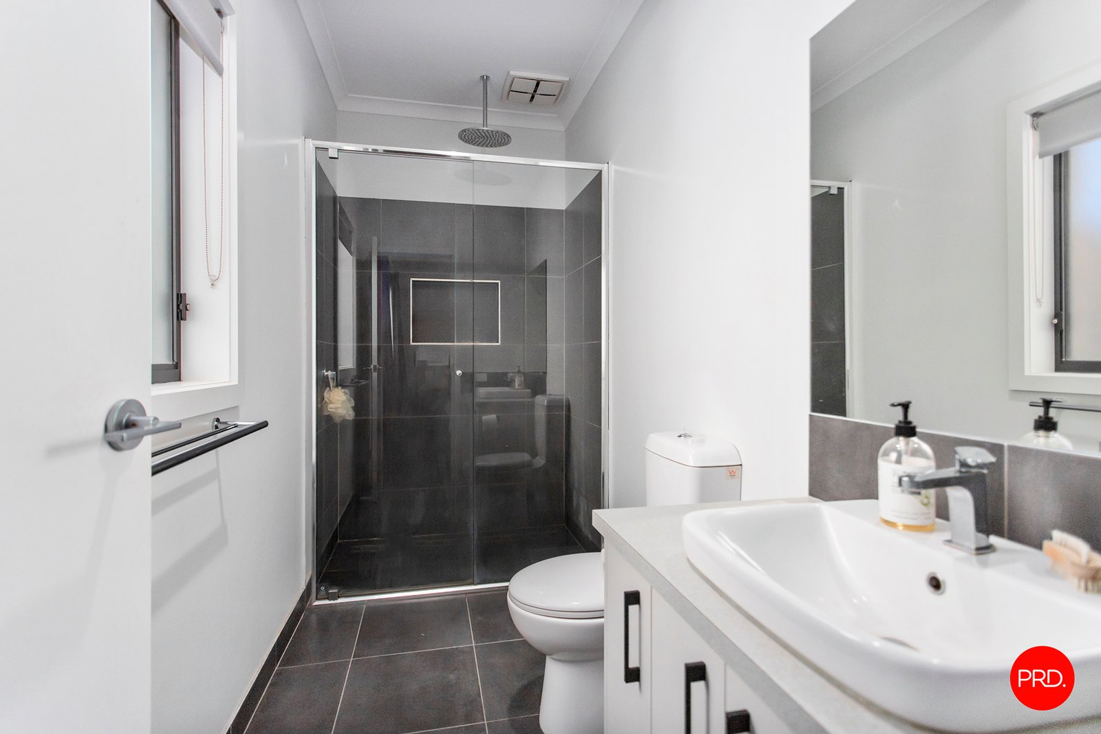 33 Pembroke Drive MARONG 12