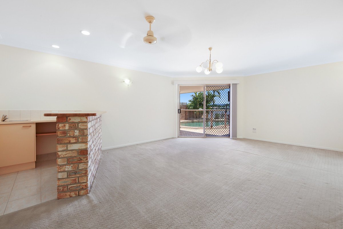 33 Pintail Crescent Burleigh Waters 8