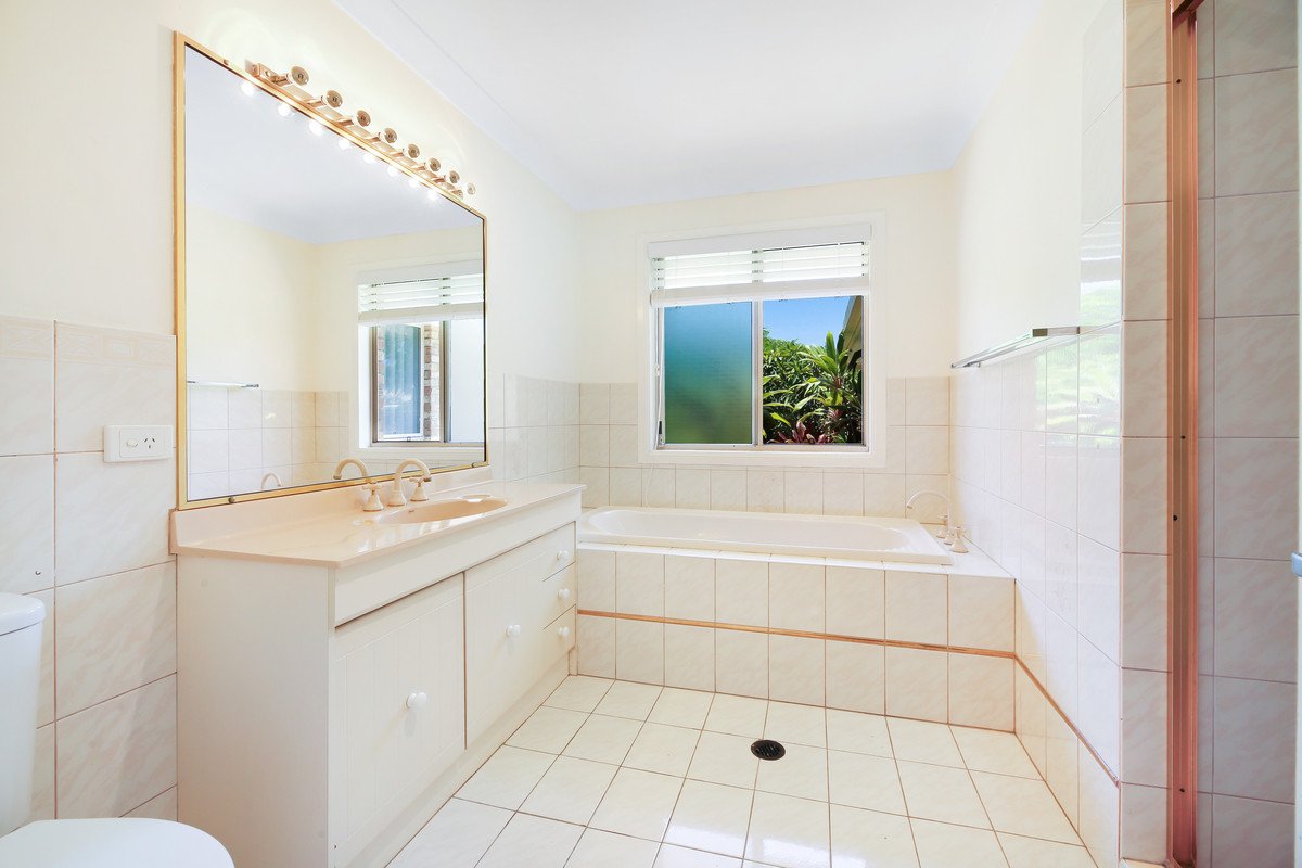 33 Pintail Crescent Burleigh Waters 17