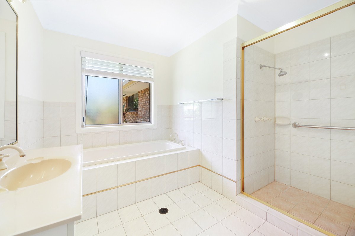 33 Pintail Crescent Burleigh Waters 18