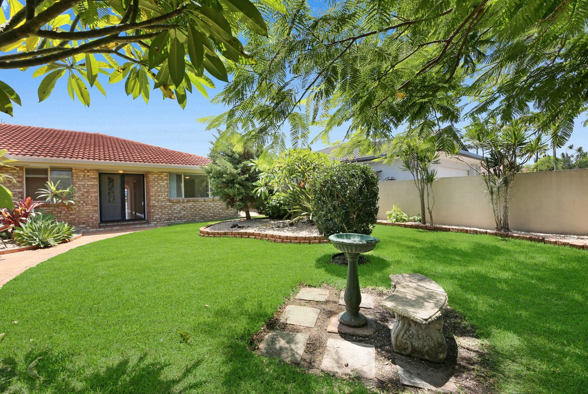 33 Pintail Crescent Burleigh Waters 24