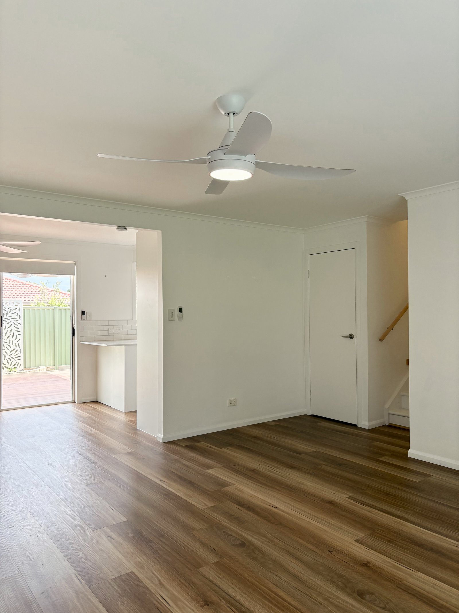 3/3 Pontoon Place VARSITY LAKES 2