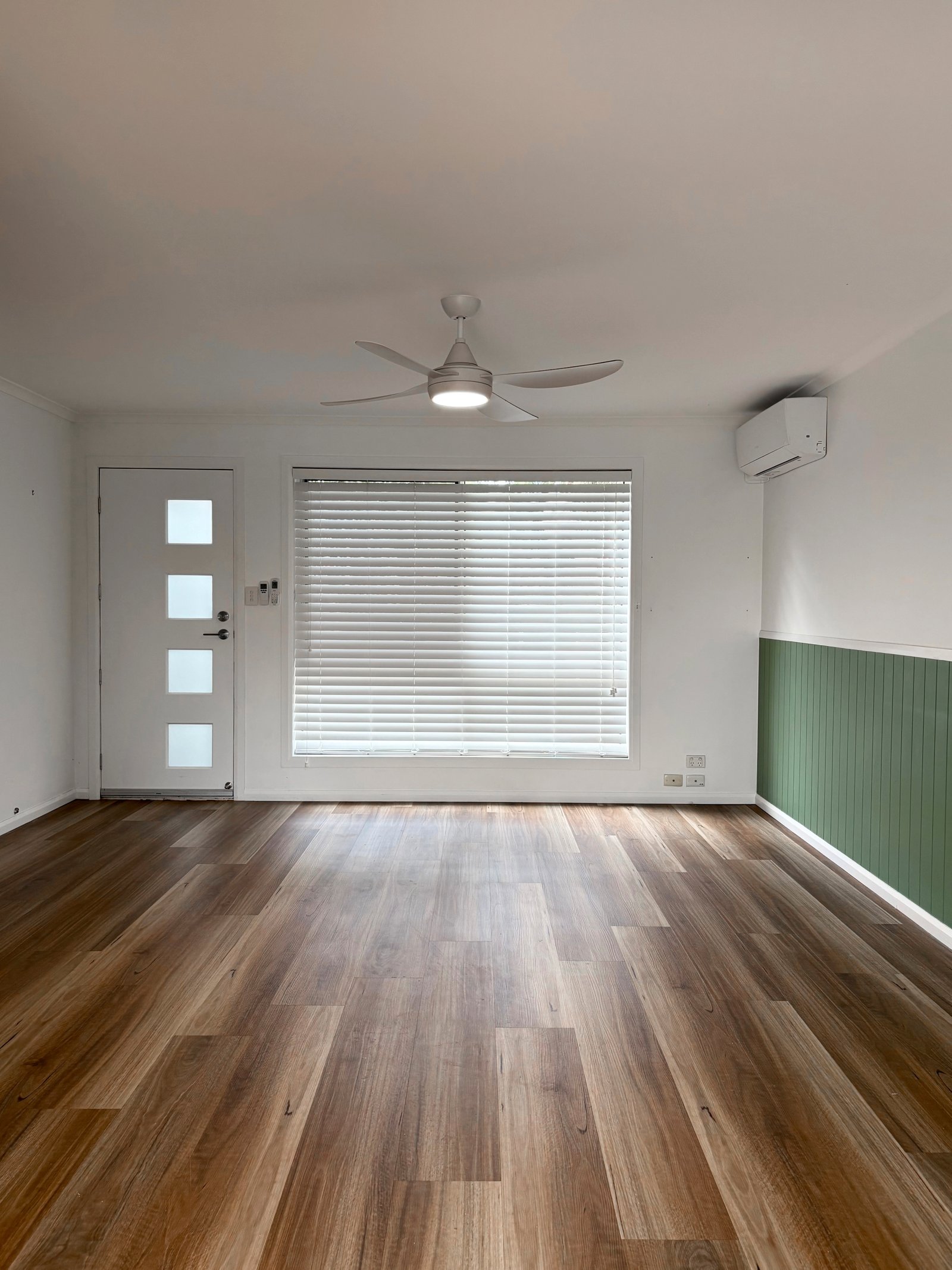 3/3 Pontoon Place VARSITY LAKES 4