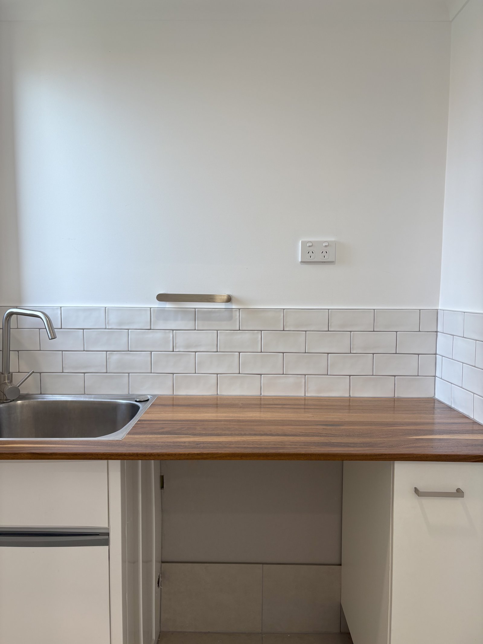 3/3 Pontoon Place VARSITY LAKES 7