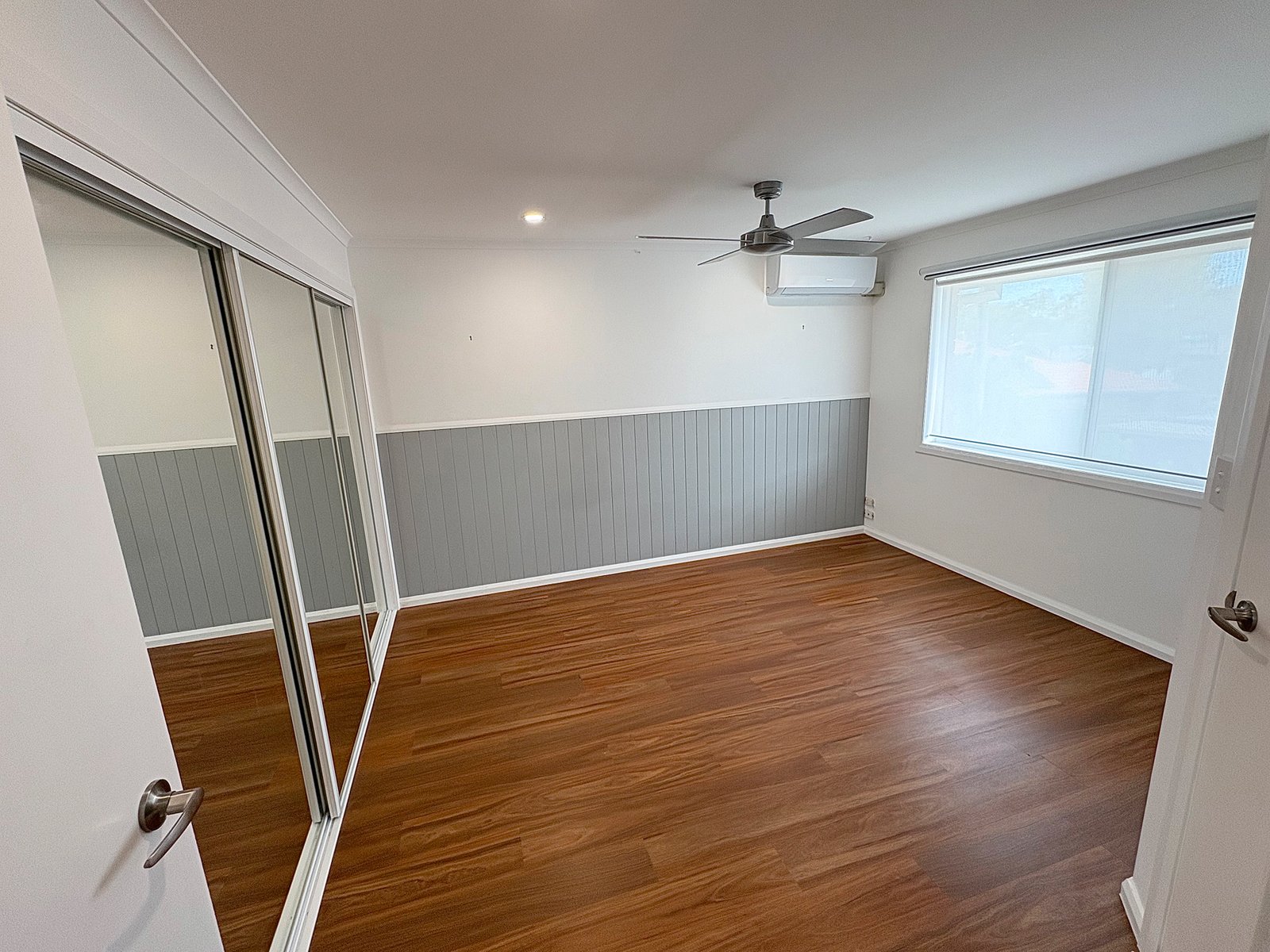 3/3 Pontoon Place VARSITY LAKES 8