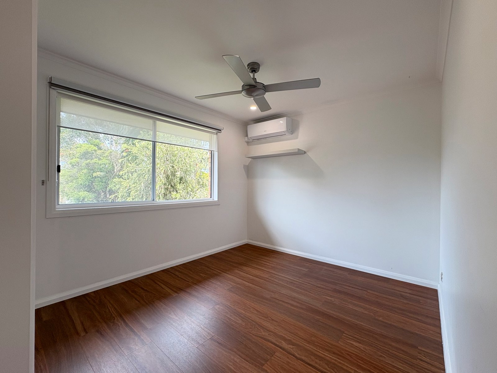 3/3 Pontoon Place VARSITY LAKES 9