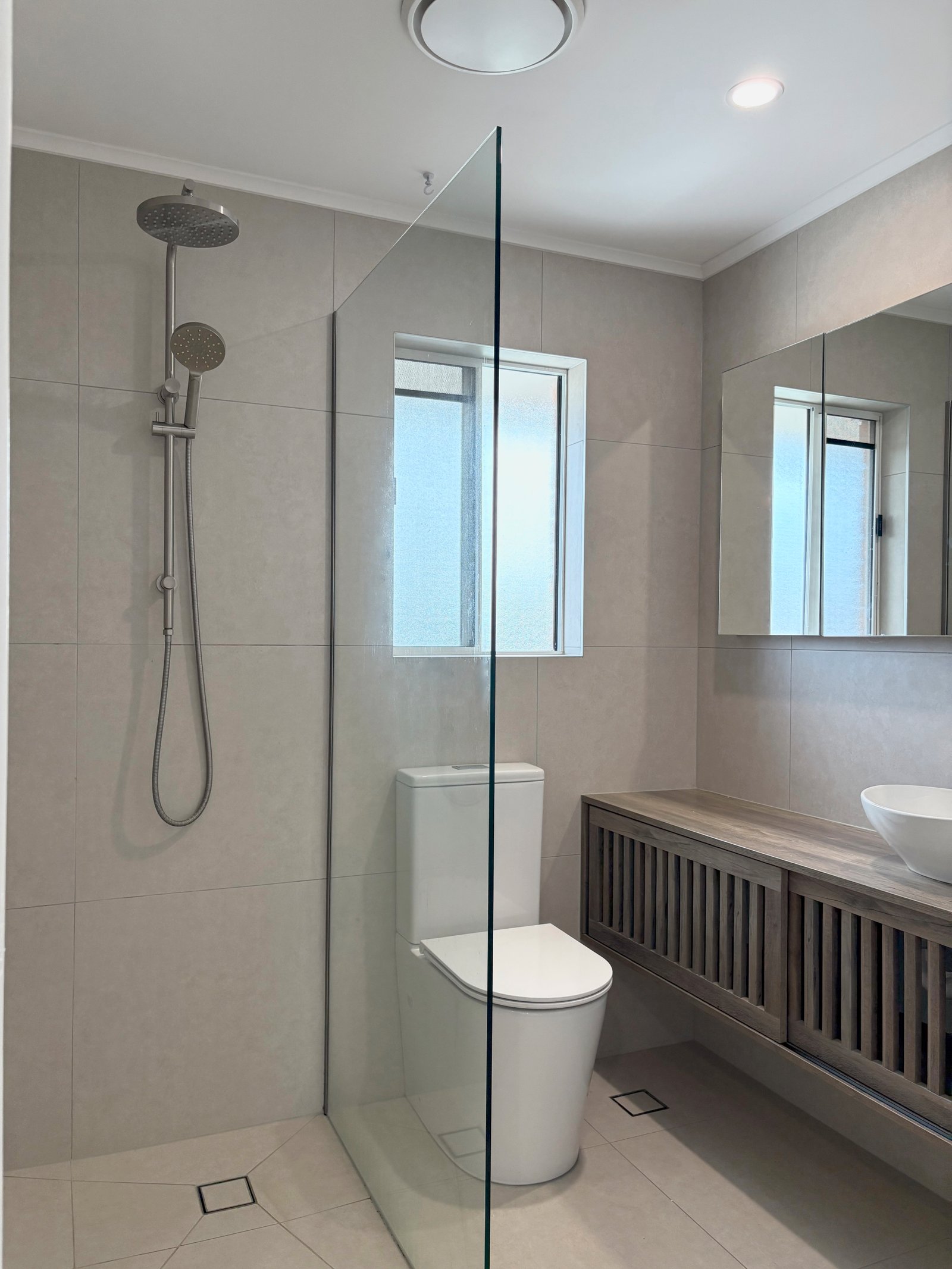 3/3 Pontoon Place VARSITY LAKES 11