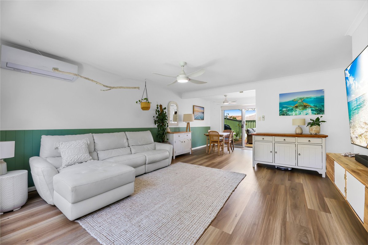 3/3 Pontoon Place Varsity Lakes 2