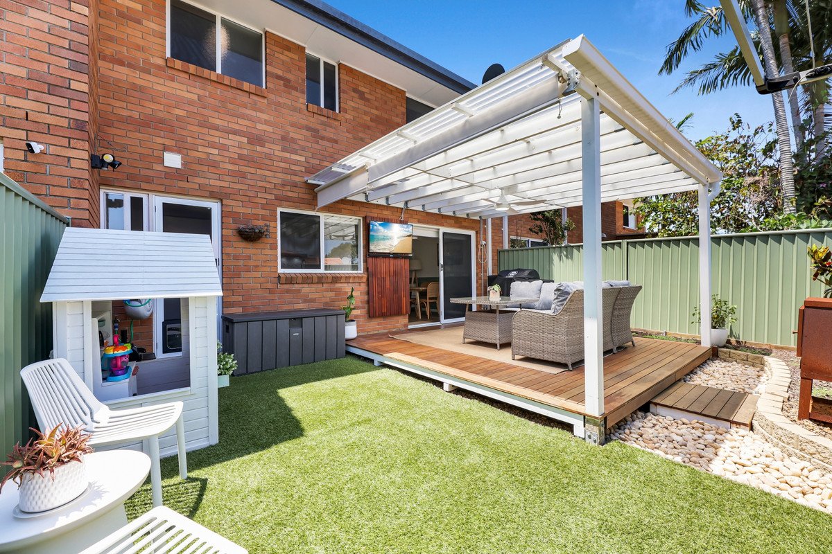 3/3 Pontoon Place Varsity Lakes 9