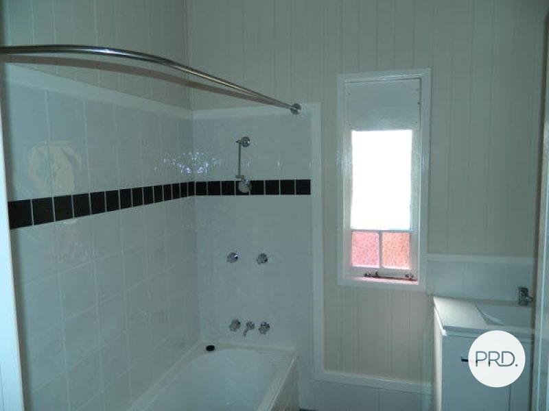 33 Railway Street ROSEWOOD 5