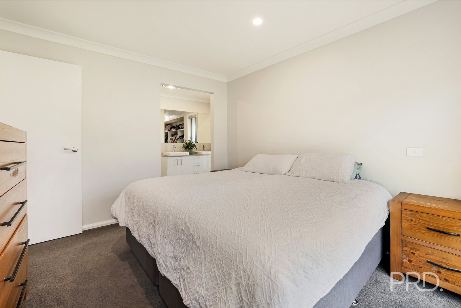 33 Reginald Drive KOOTINGAL 9