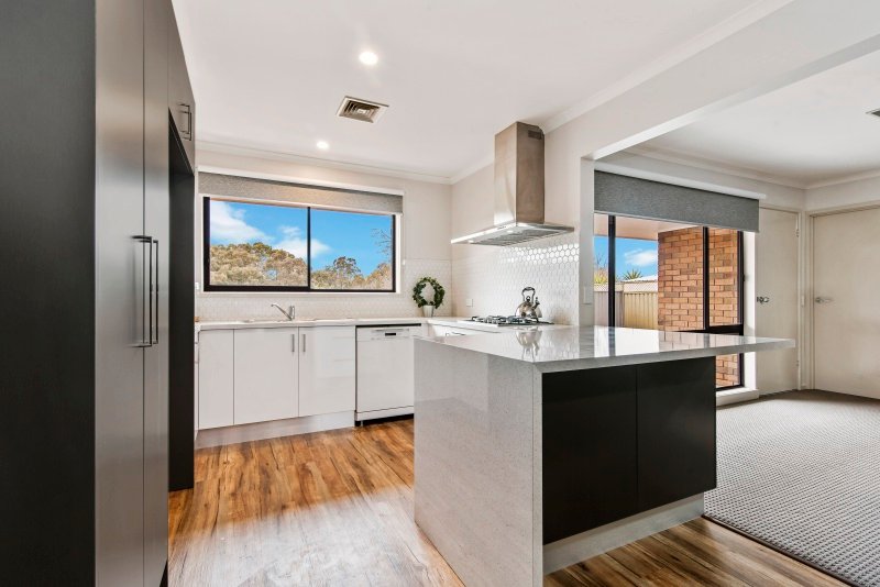 33 Ryalls Lane STRATHFIELDSAYE 8