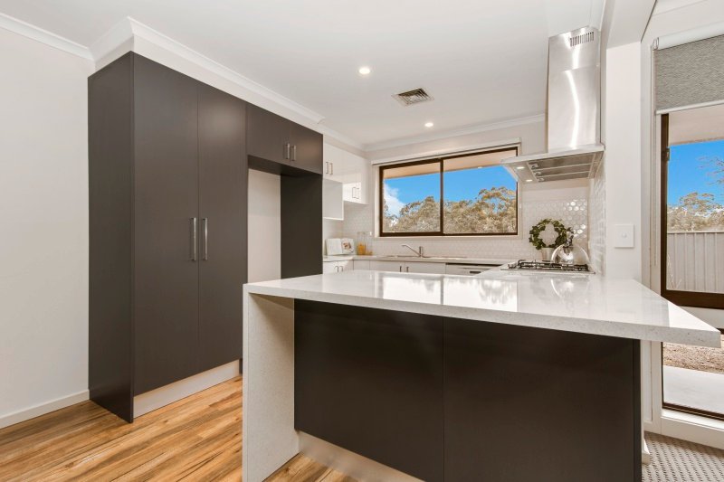 33 Ryalls Lane STRATHFIELDSAYE 9
