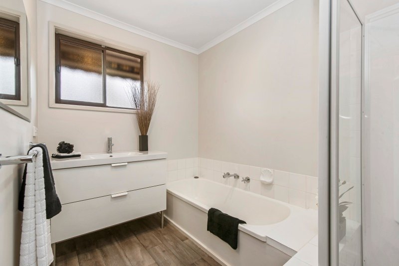 33 Ryalls Lane STRATHFIELDSAYE 14